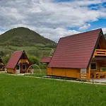 Pyramid Energy House 비소코