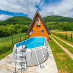 Pyramid Energy House 펜션