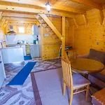Pyramid Energy House 펜션 비소코