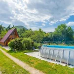 Pyramid Energy House 펜션 비소코