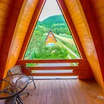 Pyramid Energy House 비소코