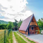 Pyramid Energy House 비소코