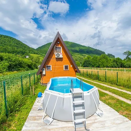 Pyramid Energy House Високо