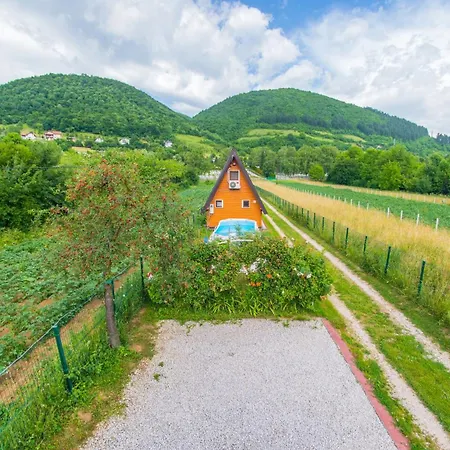 Pyramid Energy House Високо